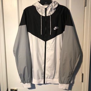 Nike windbreaker size large